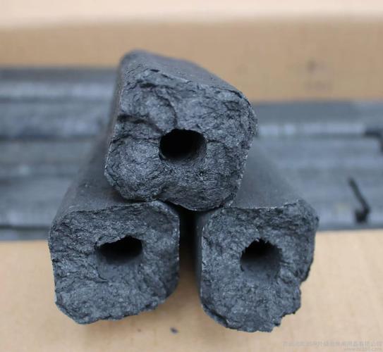 烧烤木炭全解析 从天然果木炭到机制竹炭，如何选择最适合你的户外烧烤燃料